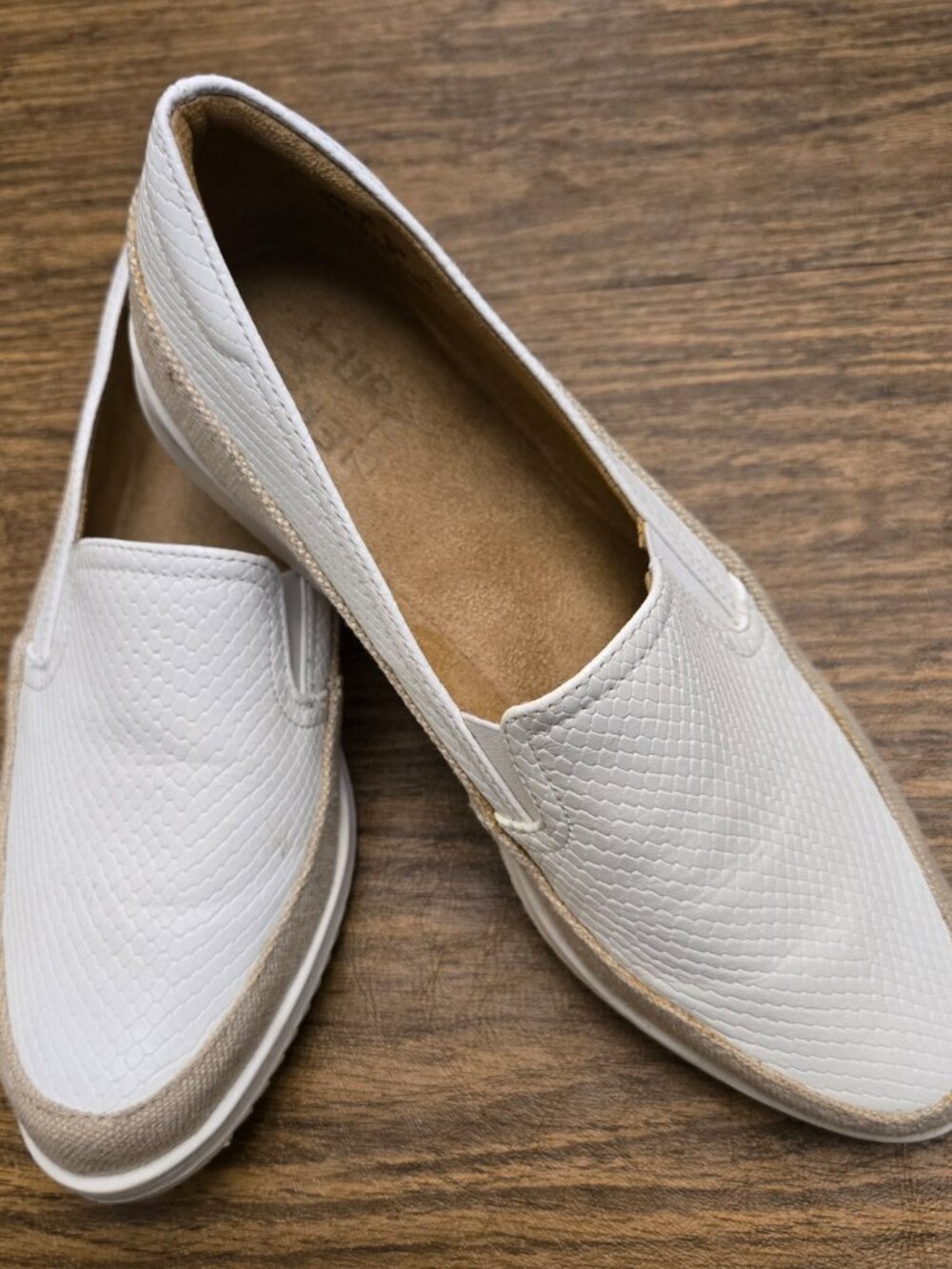NATURALIZER Women's White Textured Print w/Beige Mid-Sole Slip-On Loafers - 8M